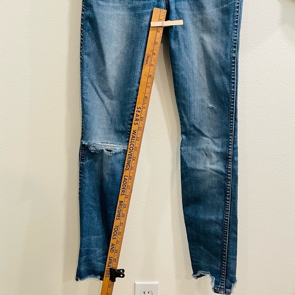 Madewell 10” High Rise Skinny Chewed Him Distressed Jean - Picture 3 of 7